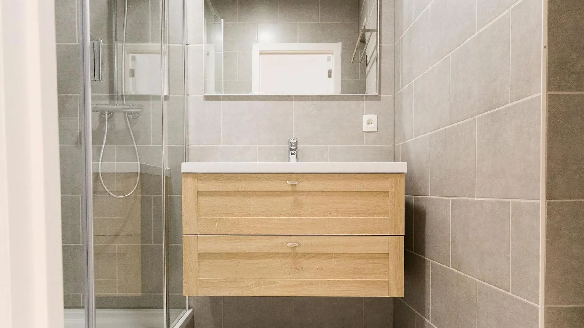 Apartment In Brussels, Degroux By Homenhancement Sa 브뤼셀