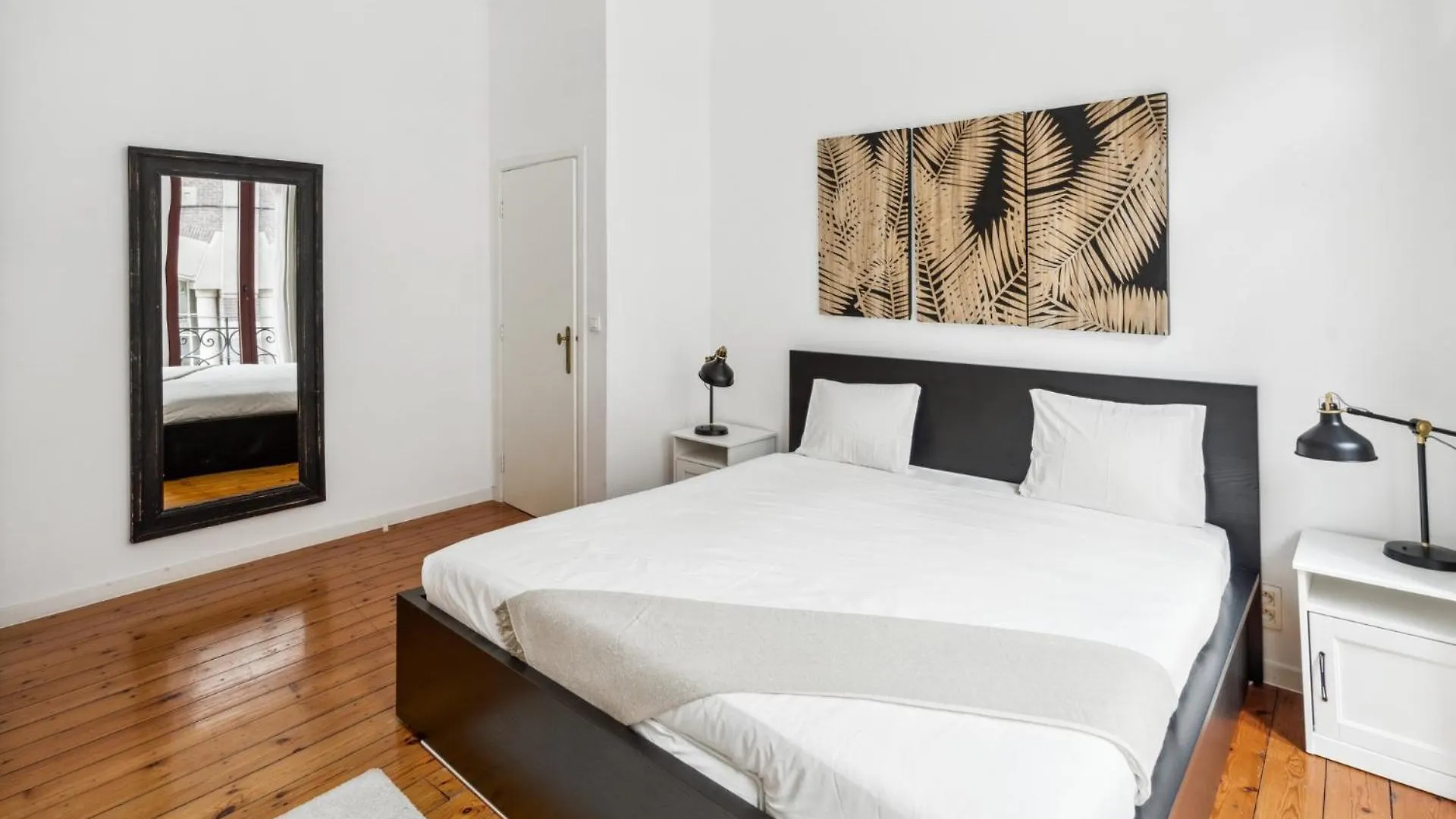 Apartment In Brussels, Degroux By Homenhancement Sa 벨기에